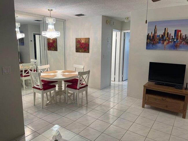 Building Photo - 1818 Rodman St Unit 2C Rental