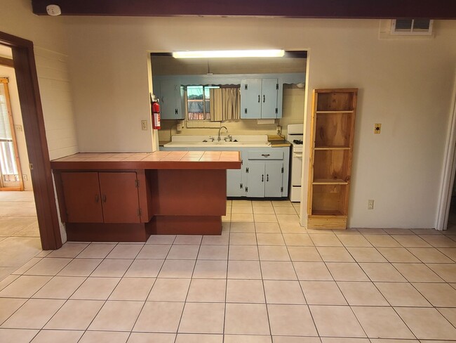 Photo - Cozy 2 bedroom 1 bathroom Unit Estrella2924-B