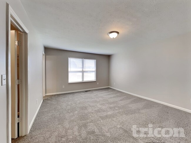 Photo - 561 Grassy Bend Dr