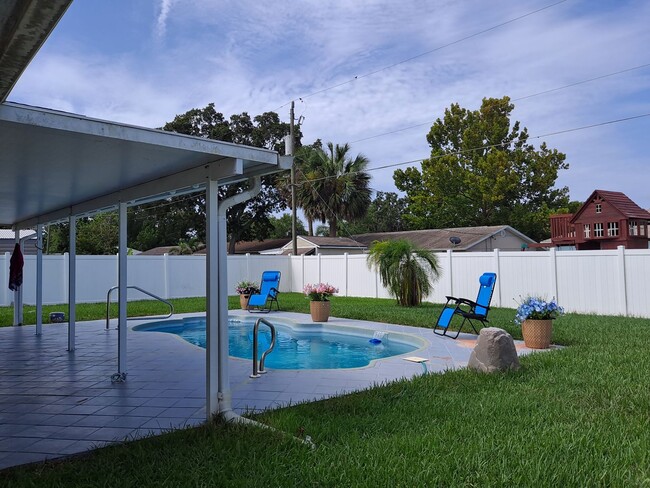 Photo - 3 BEDROOM POOL HOME OASIS IN FLORIDA SHORES EDGEWATER