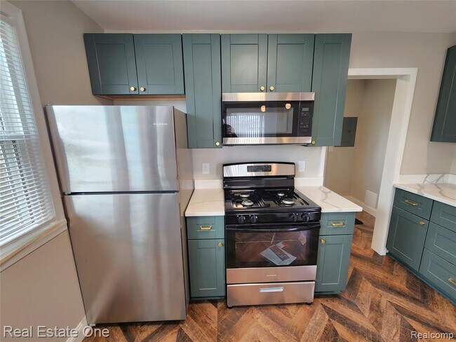 Photo - 628 E Jarvis Ave