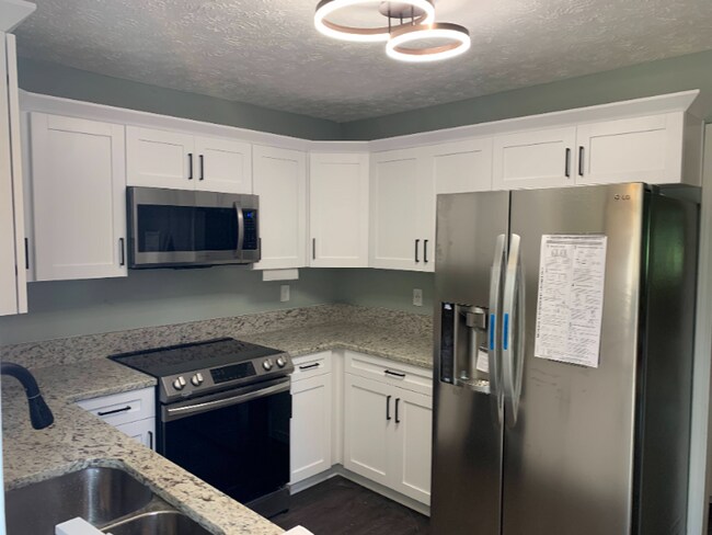 Photo - 556 Wedgewood Dr