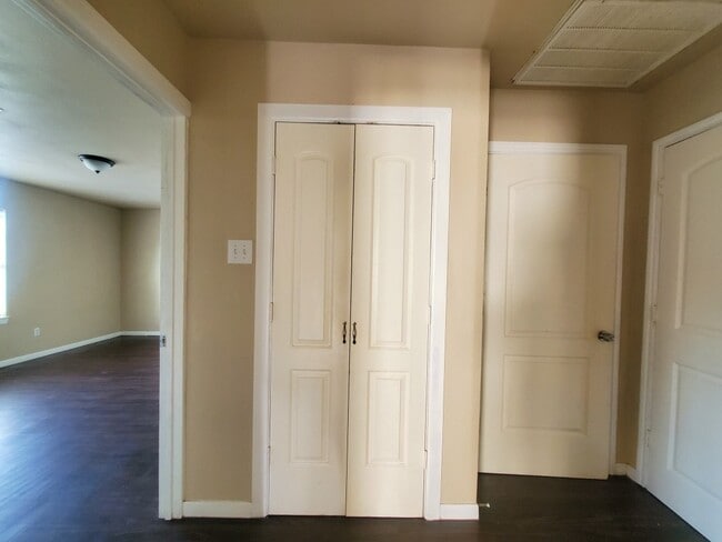 Photo - 512 Avenue A
