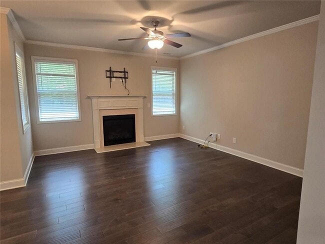 Photo - 305 Holdings Dr