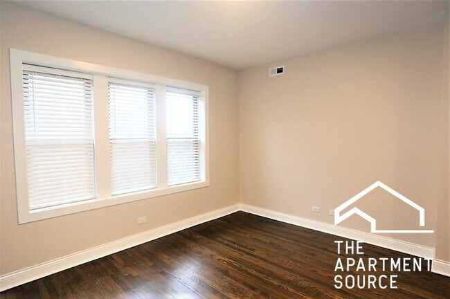 Photo - 2230 N Sawyer Ave Unidad 3E