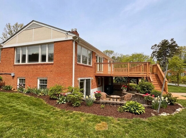 Photo - 5212 Mount Vernon Memorial Hwy