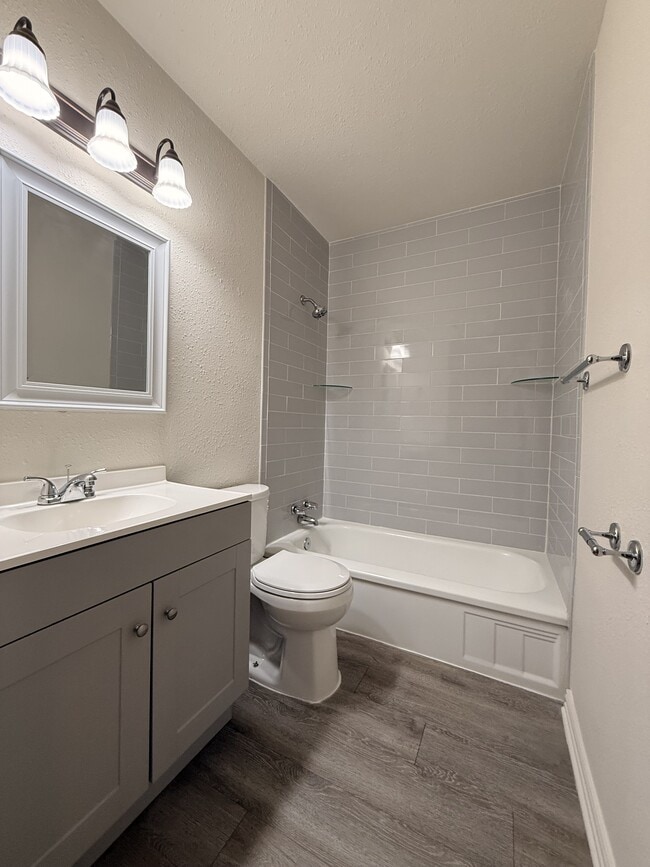 Photo - 4909 Roanoke St