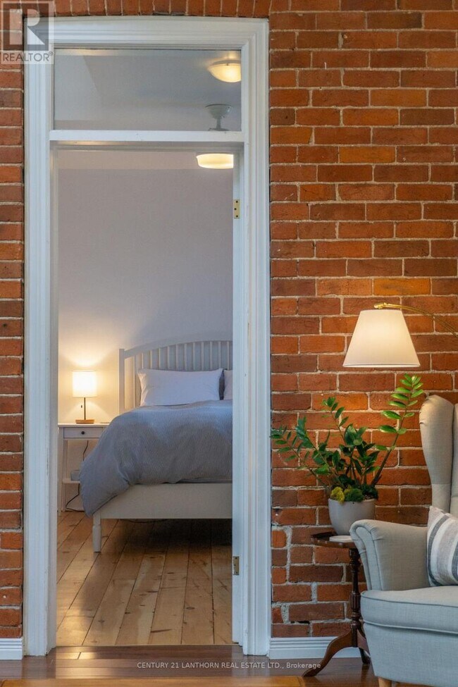 Photo - 128 Picton Main St