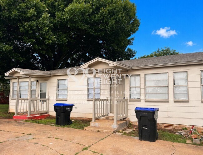 Photo - *NOW AVAILABLE!* 2 Bed/1 Bath Tri-plex Home in Noble Unit 614 S 7th St