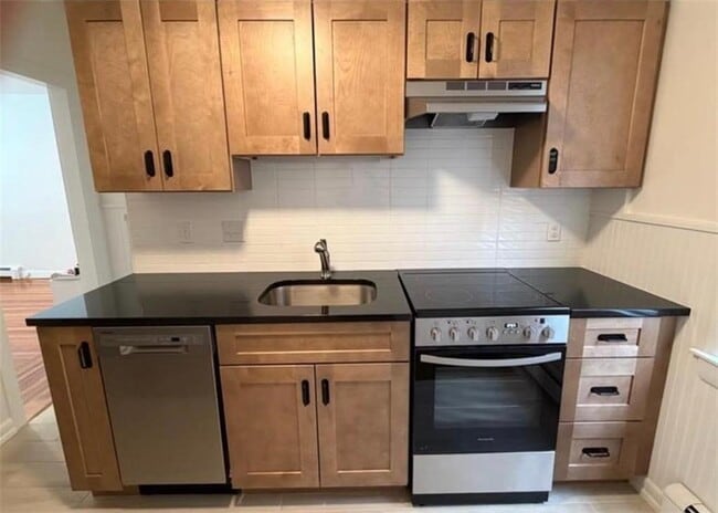 Photo - 140 Humboldt Ave Unit 8