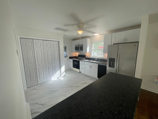 Photo - 239 N Mapleleaf Ave