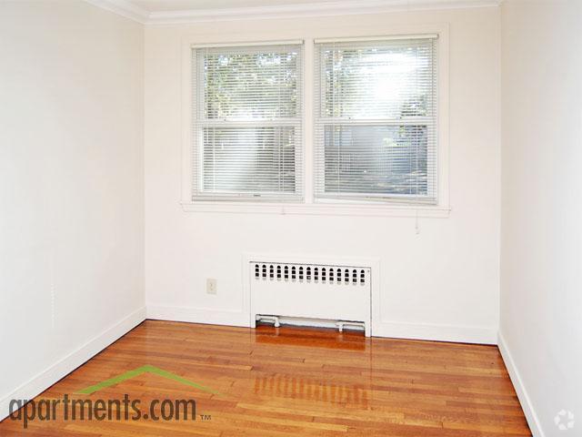 Bedroom - Woodbrook Village Apartments