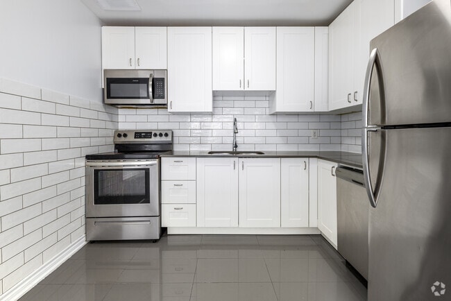 Interior Photo - 3111 Eglinton
