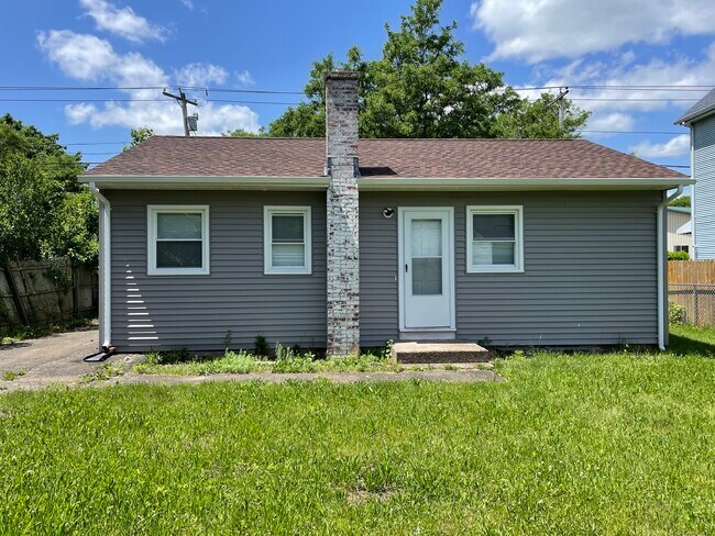 Photo - 689 Newhall St