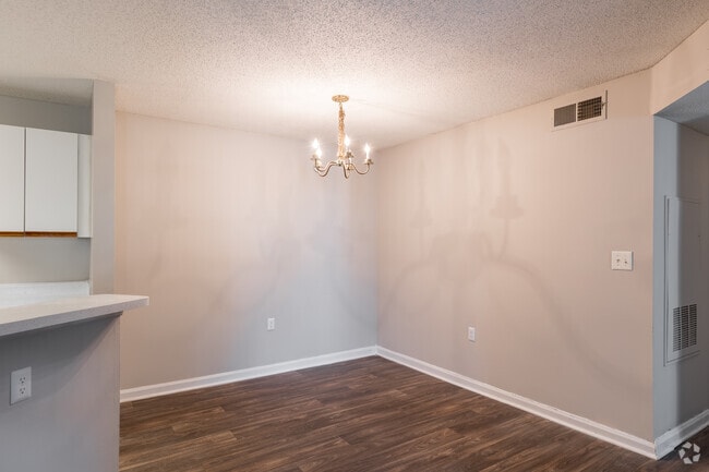 3BR, 2BA - 1,237SF