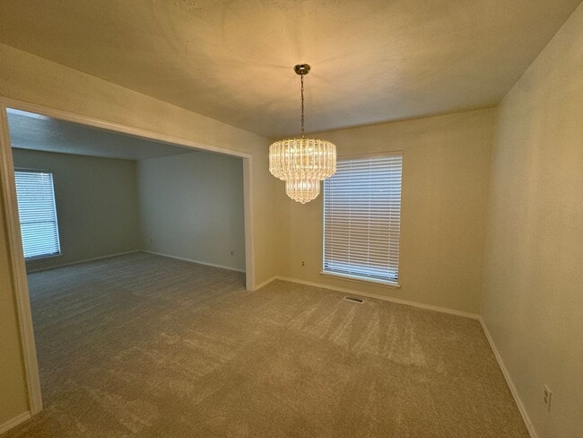 Photo - 200 off your move in before 10/15 ! Be Wow...