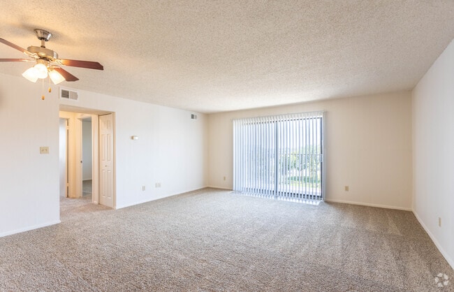2BR, 1.5BA - 1,000 SF