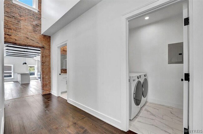 Photo - 162 Allen St