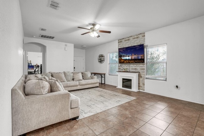 Photo - 3202 Quintero St