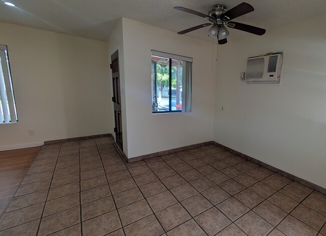 Photo - 1618 S Meeker Ave