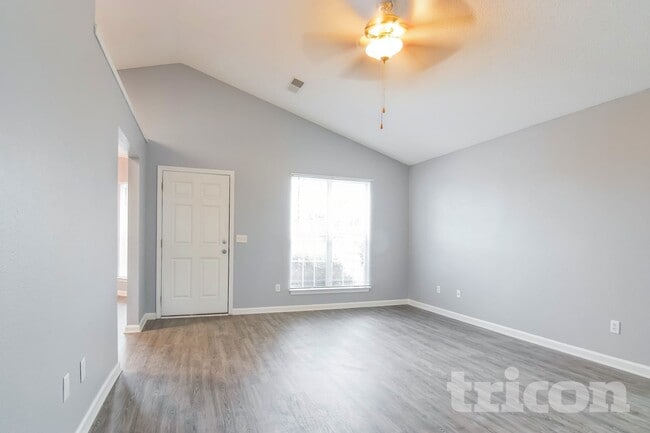 Photo - 255 Legend Oaks Dr