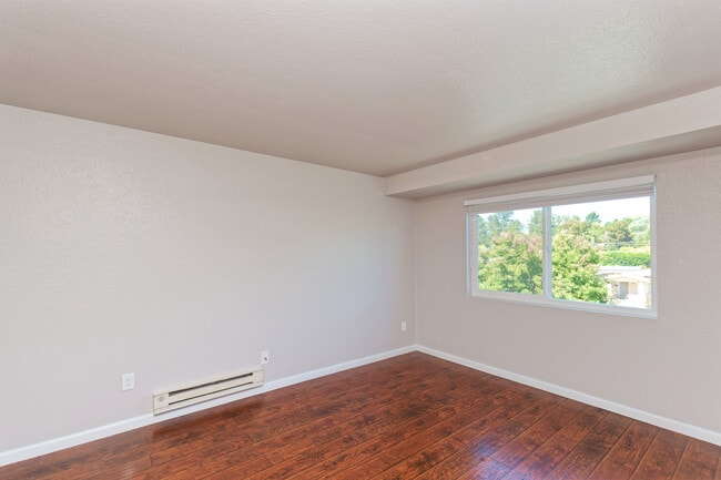 3024 Fruitvale Ave