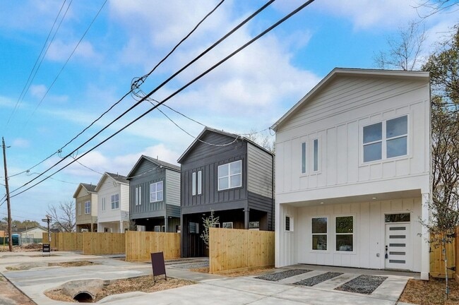 Building Photo - 1213 Dewalt St Rental
