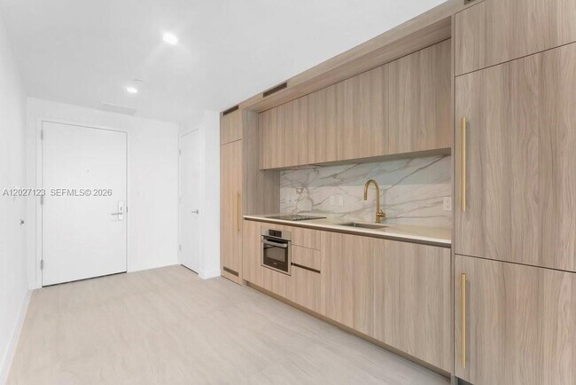 Photo - 77 SE 5th St Unidad 1711