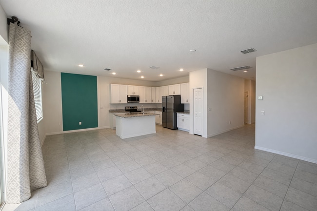 Photo - Charming 3-Bed Oasis with Elegance in Haines City!