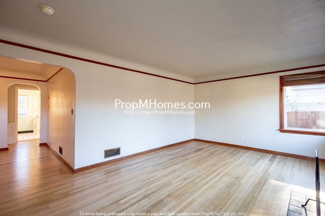 Photo - 4 Bedroom in the Heart of Sellwood! Fenced Backyard and Huge Basement!