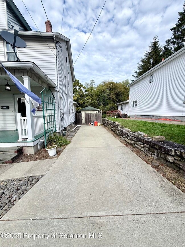 Photo - 123 William St