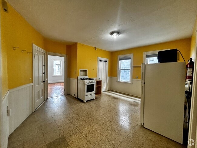 Building Photo - 13 Anson St Unit 2 Rental