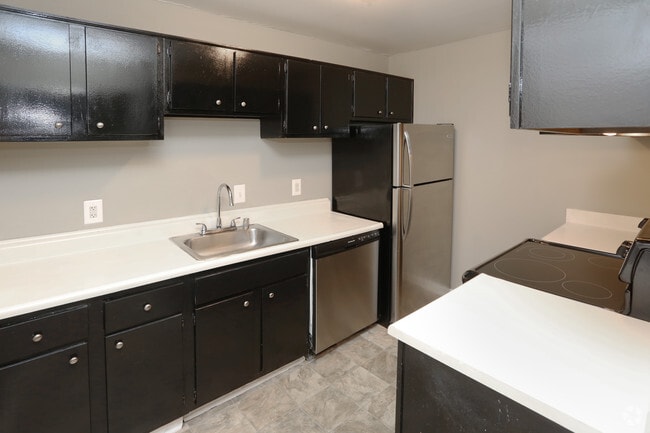 2BR, 1BA - 990 SF - Kitchen - Patchen Place Apartments