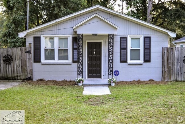 Building Photo - 1442 Agatha St Rental
