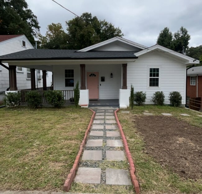Building Photo - Modern Charm Meets Classic Comfort in This... Rental