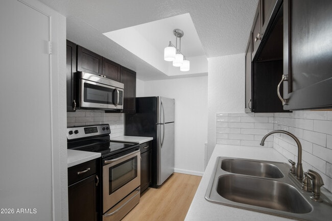 Photo - 729 W Coolidge St Unit 104