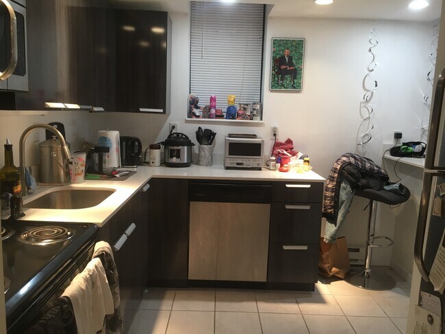 Photo - 105 Queensberry St Unit D