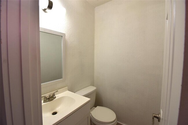300 E Croslin St Unit 114