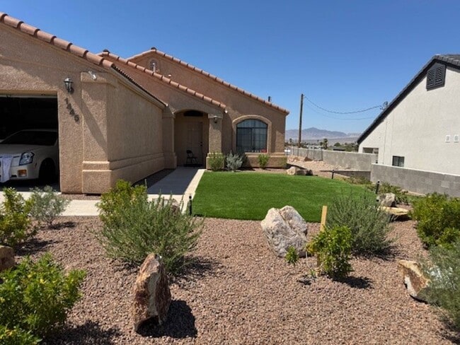 Photo - 3 Bedroom 2 bath Home Boat Deep Garage and RV parking Near Safeway