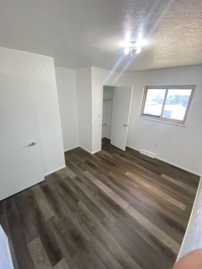 Photo - 1743 Burton St Unidad Upstairs