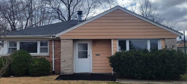 Building Photo - 235 Indianwood Blvd