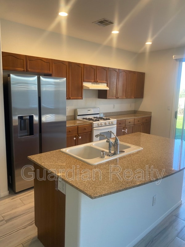 Photo - 780 Wigan Pier Dr