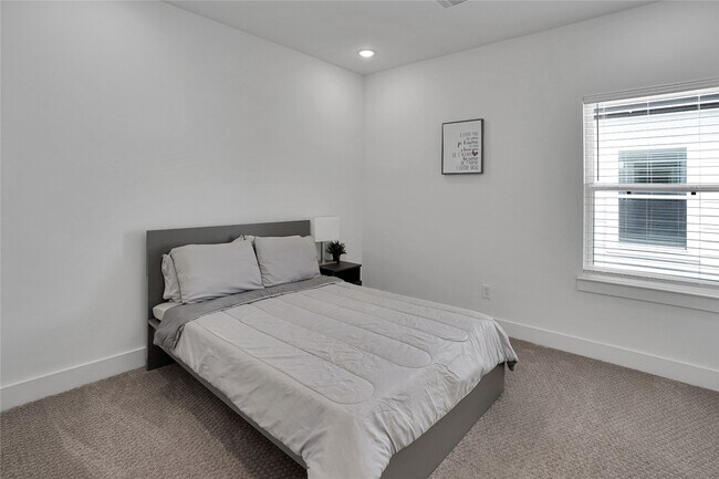 Photo - 2711 Rosalie St