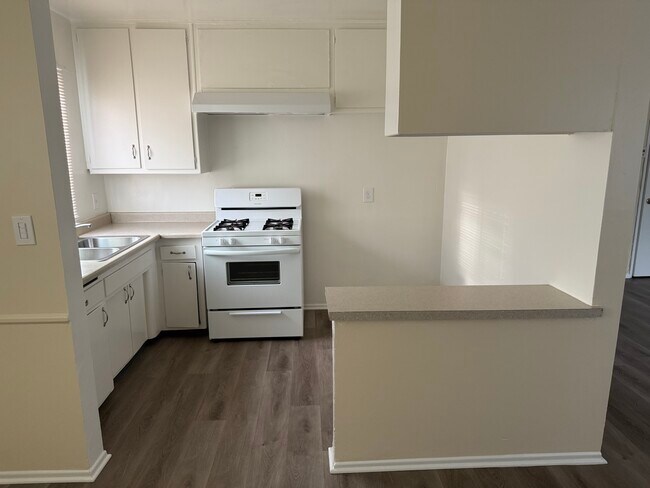 6857 Whitsett Ave