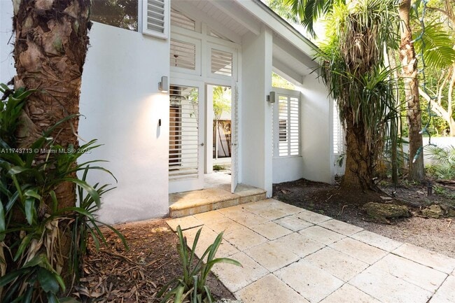 Building Photo - 5671 Banyan Trl Rental