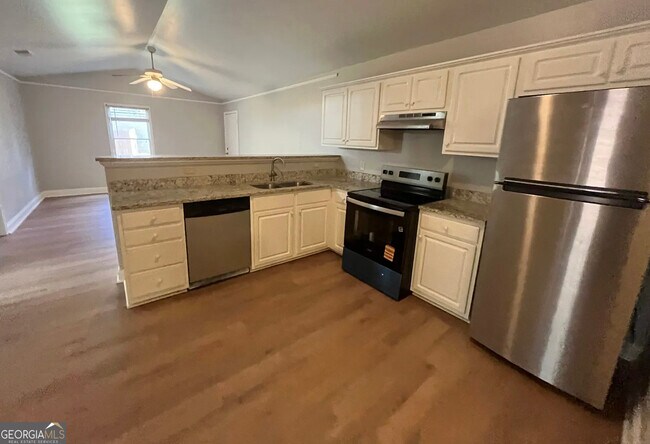 Photo - 170 Fair Oaks Dr