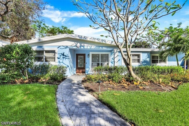 Photo - 739 7th Ave N