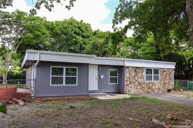 Photo - 7915 NW 73rd Ave Casa