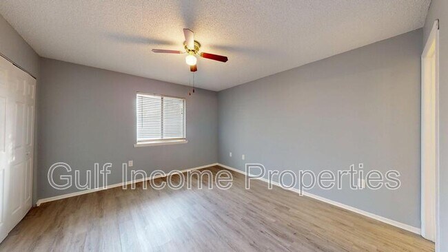 Photo - 709 45th St E