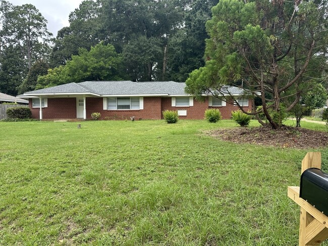 Photo - 511 Pinehill Rd